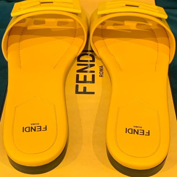 SOLD-Fendi slide sandals size 38 - Picture 4 of 6